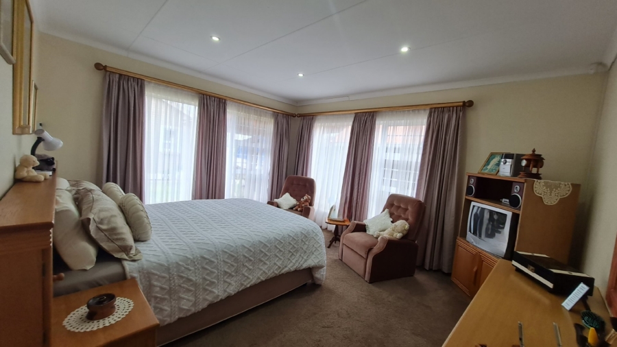 4 Bedroom Property for Sale in Dana Bay Western Cape